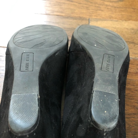 Anne Klein AK Alyssa Cut Out Black Faux Suede Wedge - Picture 6 of 7